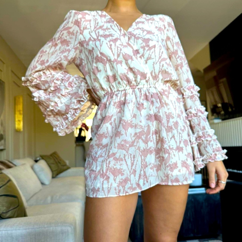 Ruffled long sleeve floral print white and pink #romper